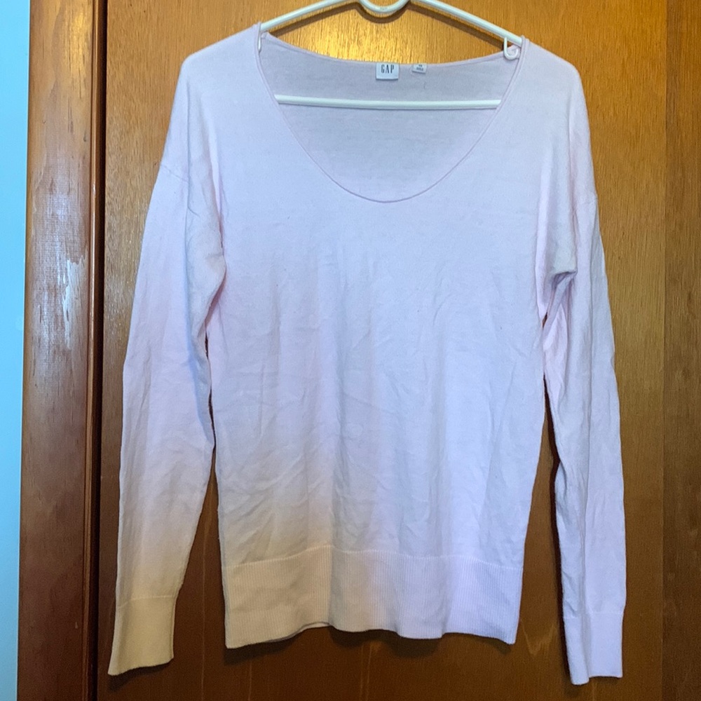 🌻2/$10🌻  Pink Gap light Sweater